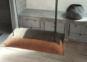 Balançoire en feutre de laine fait-main Ocre Noir