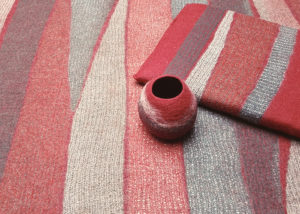 tapis coussin pot en feutre rouge fait-main