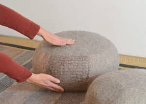 coussin-zafu-feutre-fait-main-gris