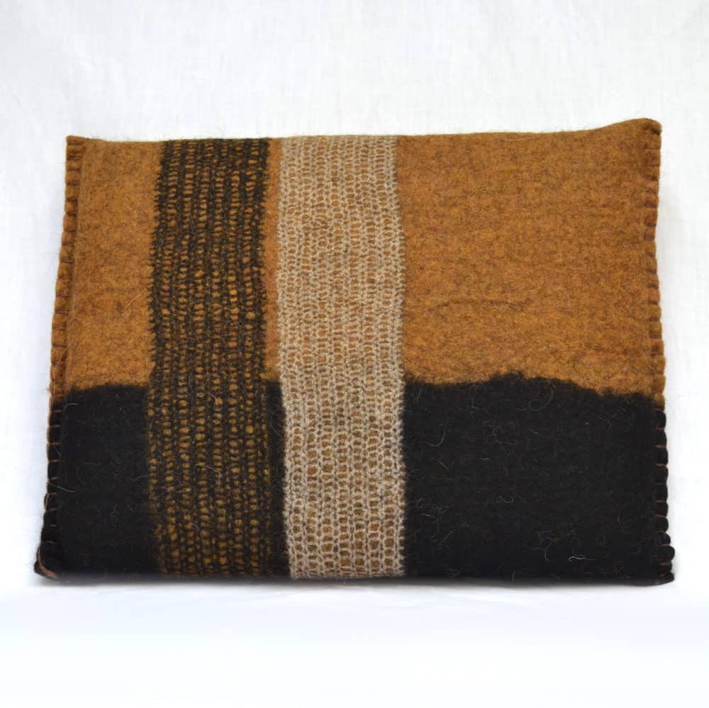 Coussin en feutre Ocre Noir