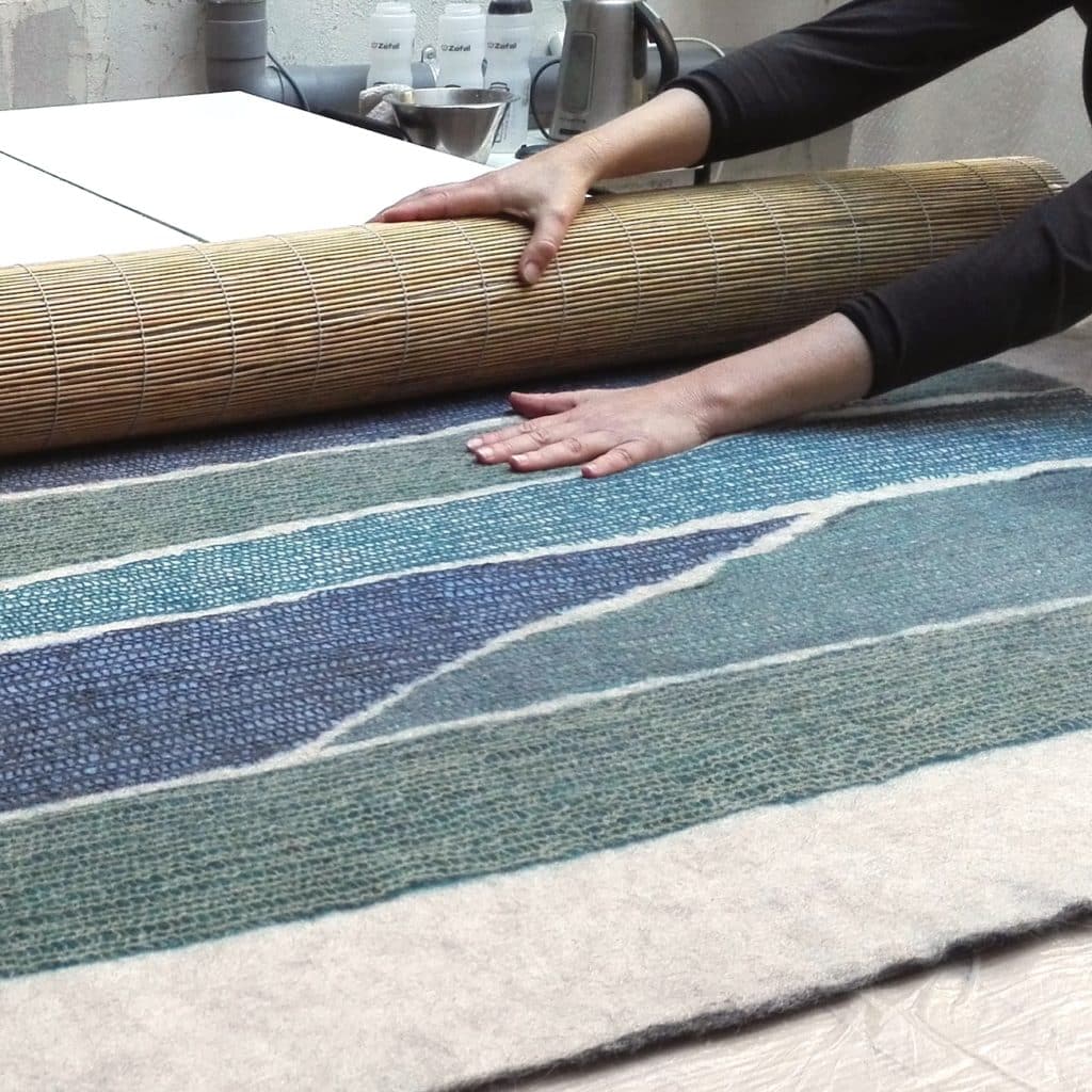 atelier de création de tapis en feutre