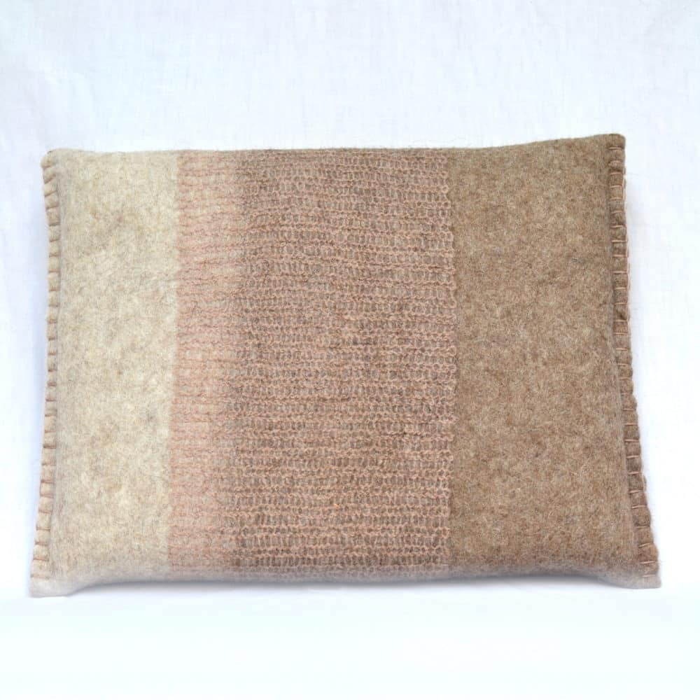 Coussin en feutre de laine, beige rosé