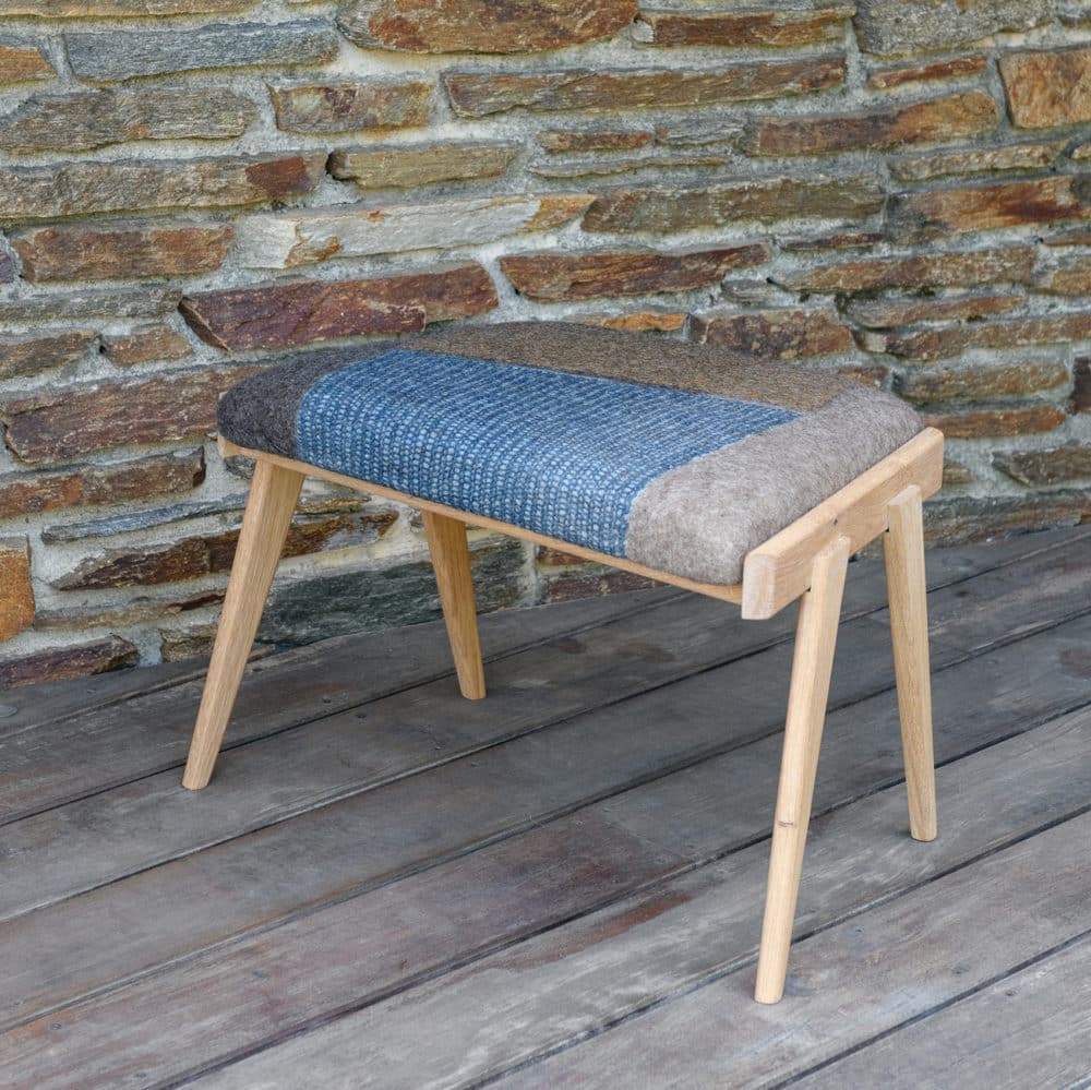 Tabouret en feutre de forme trapezoïdale