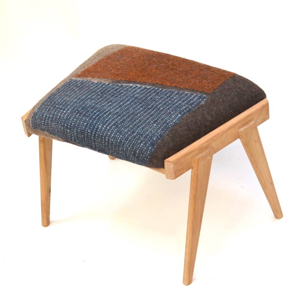 Tabouret en feutre de forme trapezoïdale
