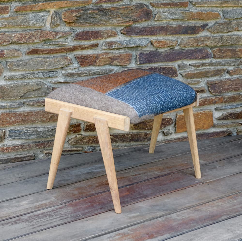 Tabouret en feutre de forme trapezoïdale