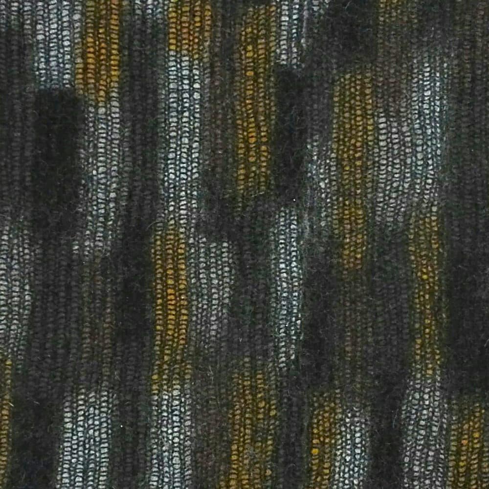 Tapis en feutre et tricot, coloris Noir et Ocre, forme carré, détail