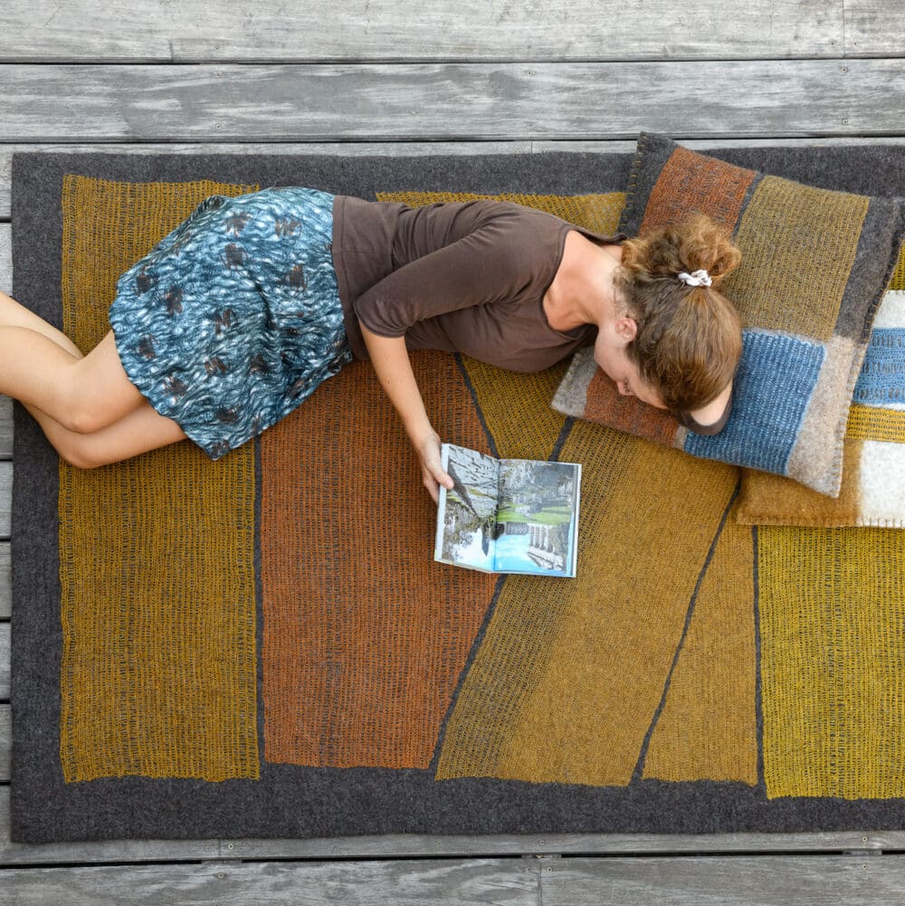 Tapis en feutre de laine, teinture végétale Ocre Terracotta