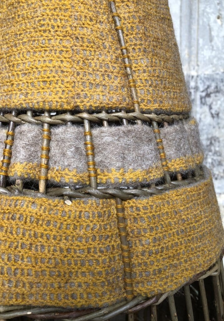 Panier osier et feutre de laine, détail