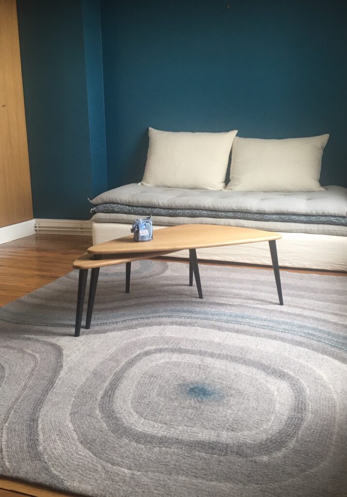 Anabella, collection maille et feutre, tapis, assises, coussins, paniers,...