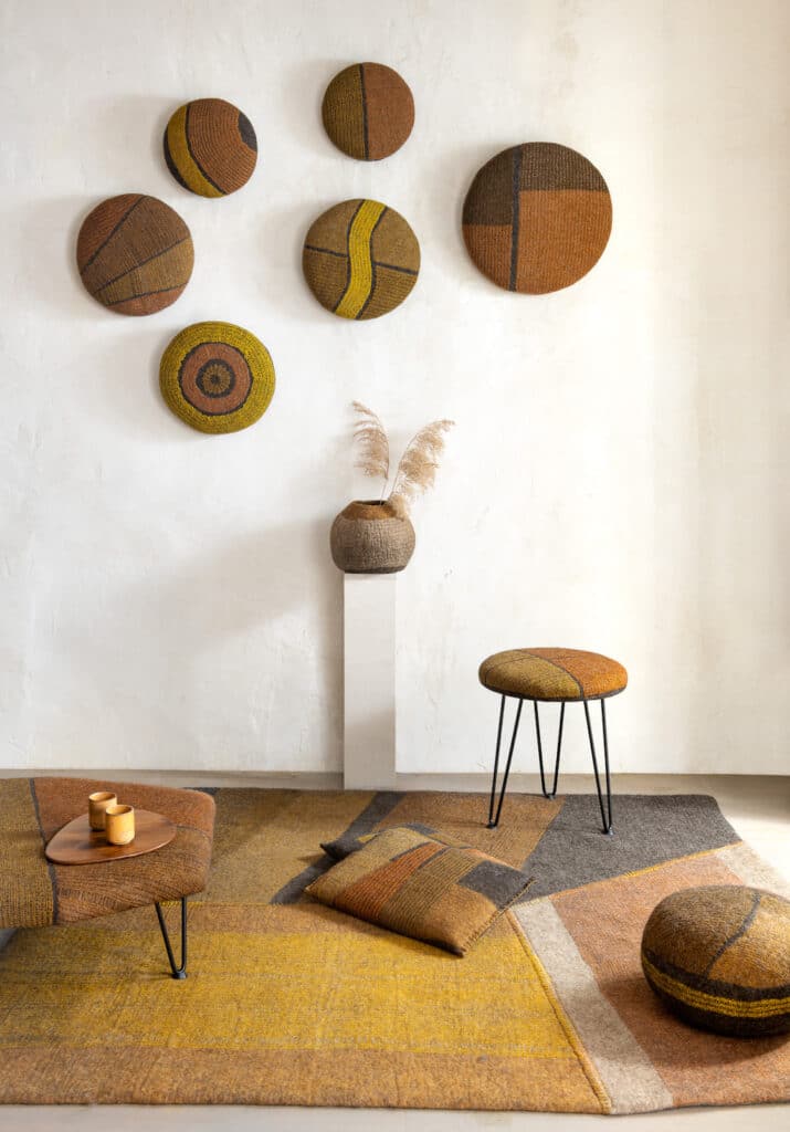 Fragments 1, collection maille et feutre, tapis, assises, coussins, paniers,...