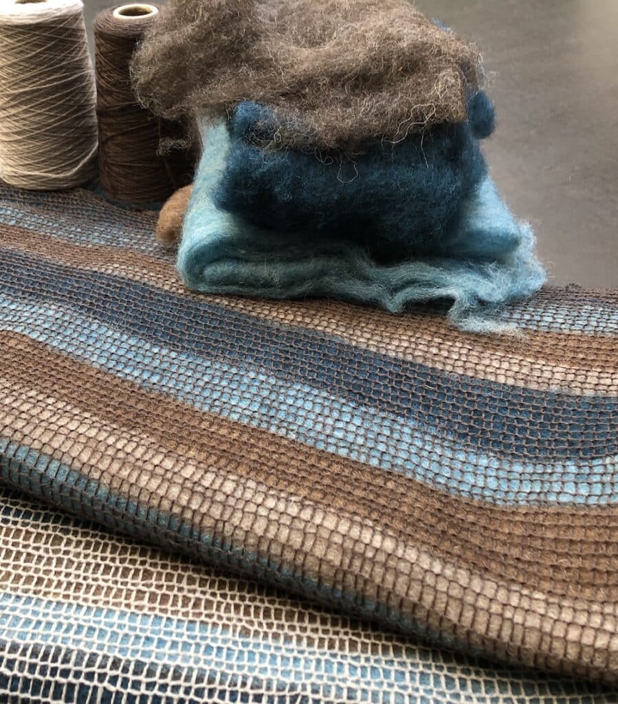 Fils à tricoter, fibres de laine brute et maille tricot pré-feutrée, processus de transformation de la laine